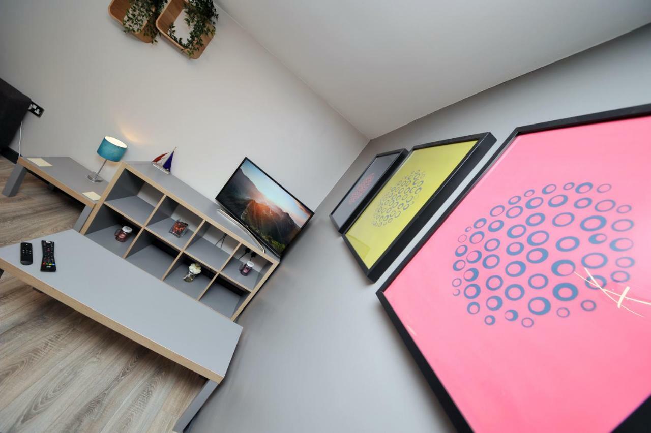 Stone'S Throw City Centre - Tv In Every Bedroom! Swansea Eksteriør bilde